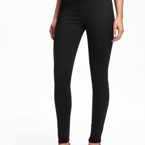 NWT Old Navy Rockstar Black Mid-Rise Jean